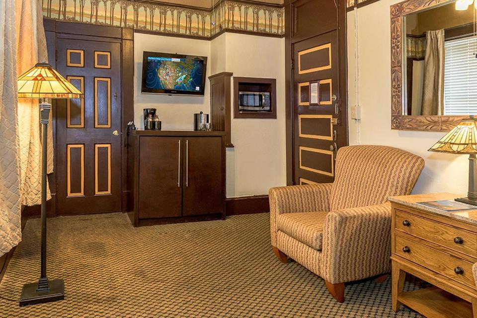 1905 Basin Park Hotel ユリーカ・スプリングス エクステリア 写真